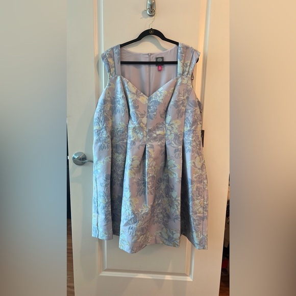 Vince Camuto Lavender Floral Midi Dress NWT - Picture 2 of 16